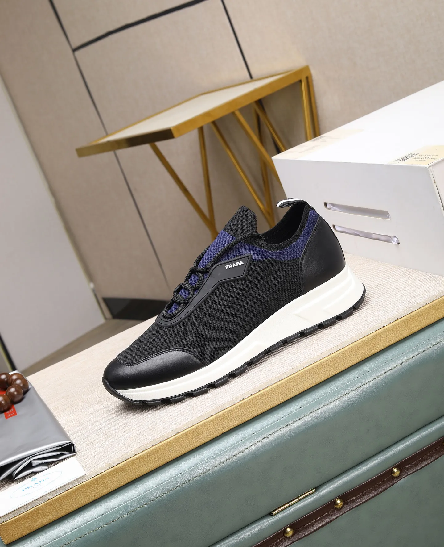 Men's clothing and shoes 💰500 👑👑The latest model of high-quality PRADA men's shoes on the Hong Kong purchasing agency official website has been launched in 1:1 copy, synchronized with Hong Kong counters, and on the same catwalk; all made of breathable fly weave ➕Imported breathable fabrics with cowhide lining, 🍡🍡The original 1:1 non-slip and wear-resistant; comfortable on the feet, attractive style, fine workmanship, and simple and neat shoe trees, showing the courage and toughness of men, 👍 Code number 38 to 45